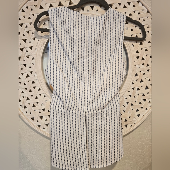 EUC BCBGMAXAZRIA Womens Ikat Striped Knot-Front Faux WrapTank Top SMALL - Picture 6 of 9